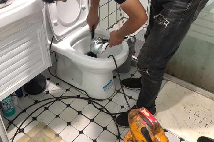 东阳马桶堵塞自己疏通还是找师傅?专业上门服务让你省时更省心